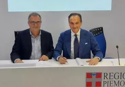 Il sindaco Marco Gallo e il presidente della Regione Piemonte Alberto Cirio alla firma dell'accordo di programma 
